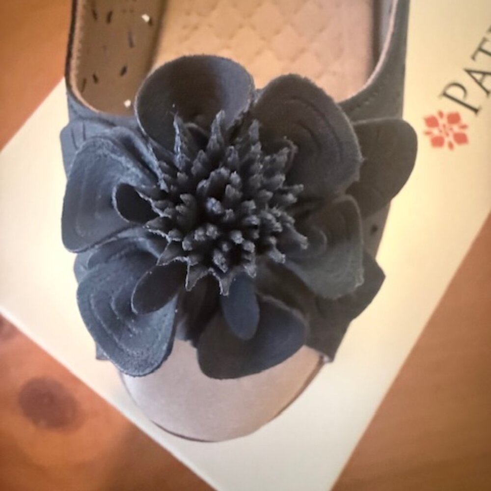 BLACK ROSETTE SLING BACK SANDALS - Picture 4 of 6